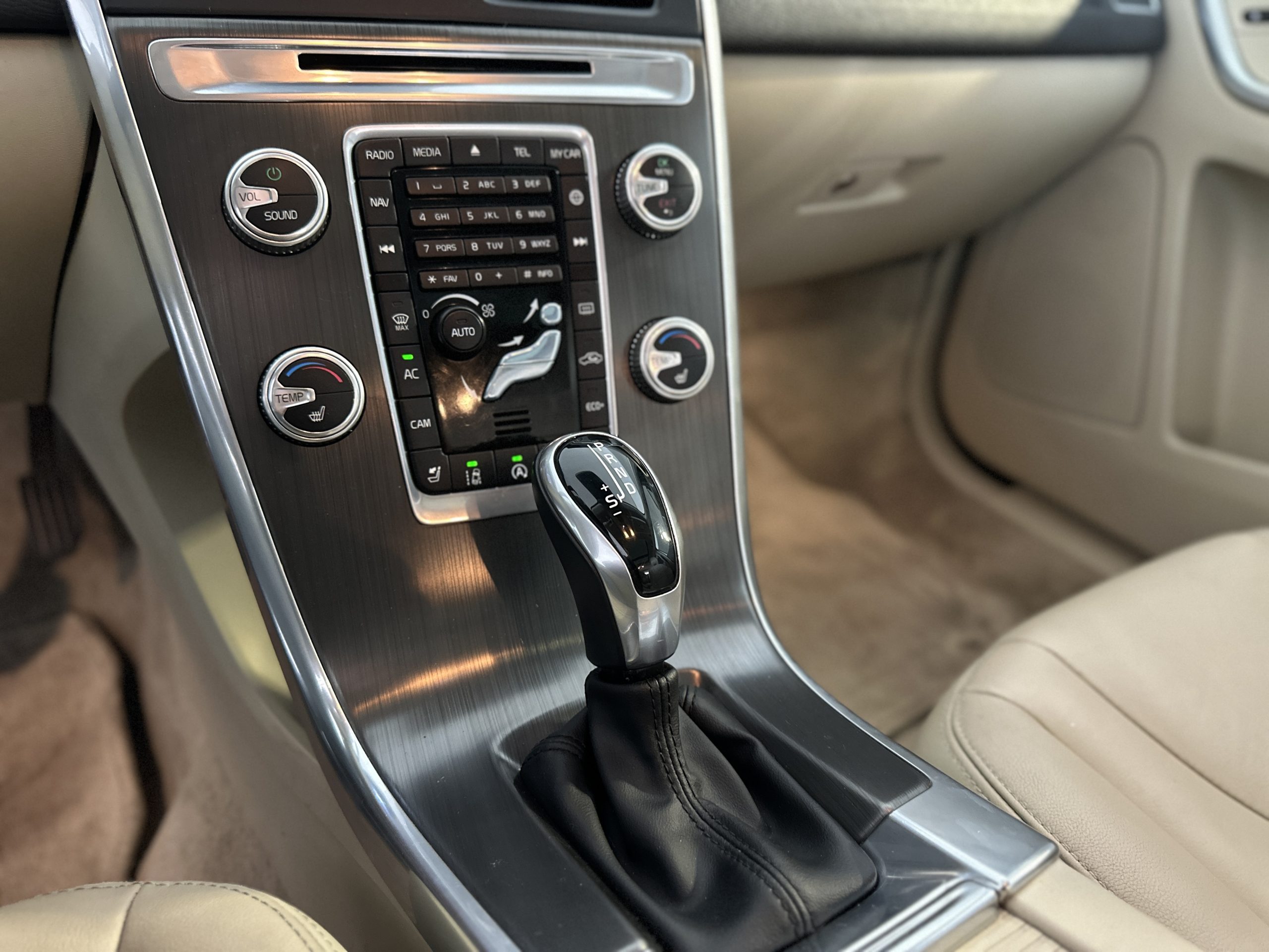 2015 Volvo XC60 T5 Platinum