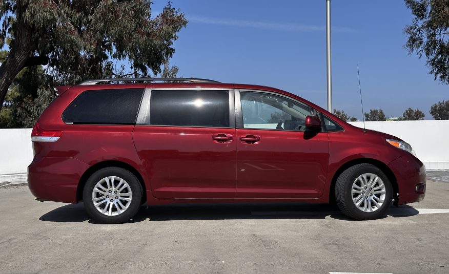 2014 Toyota Sienna XLE