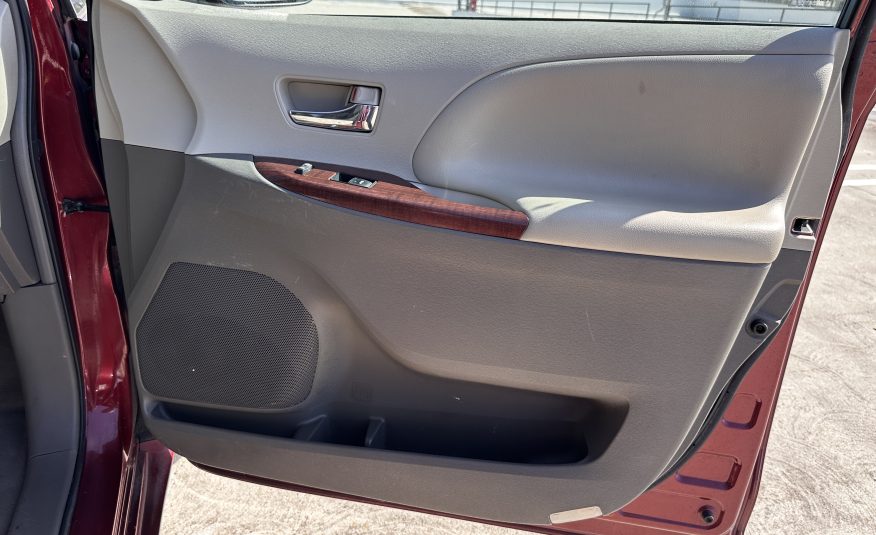 2014 Toyota Sienna XLE